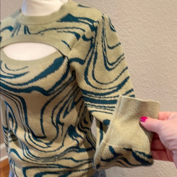 Chic Buckle Cutout Sweater - Picture 4 of 7